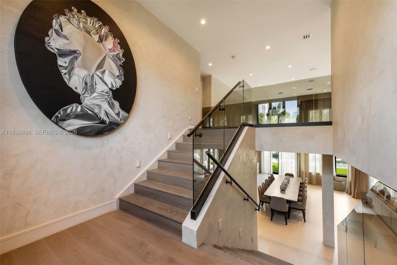 110 Holiday Dr, Hallandale Beach, FL 33009 Photo