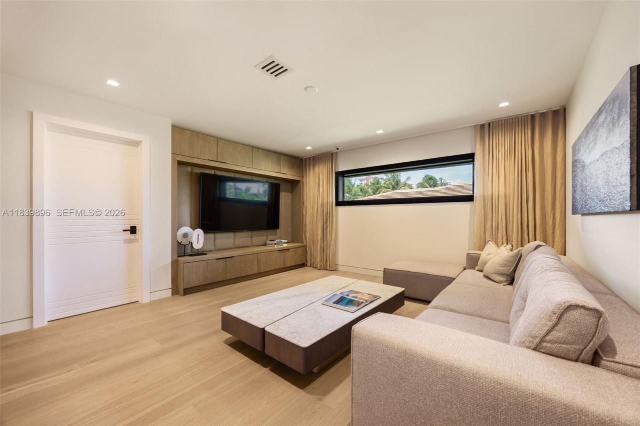 110 Holiday Dr, Hallandale Beach, FL 33009 Photo