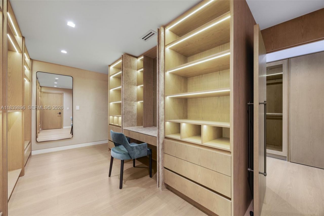 110 Holiday Dr, Hallandale Beach, FL 33009 Photo