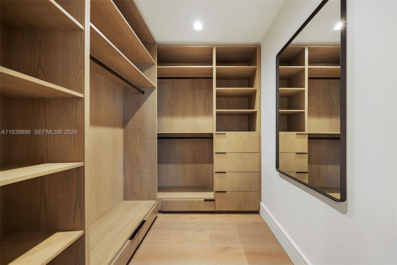 110 Holiday Dr, Hallandale Beach, FL 33009 Photo