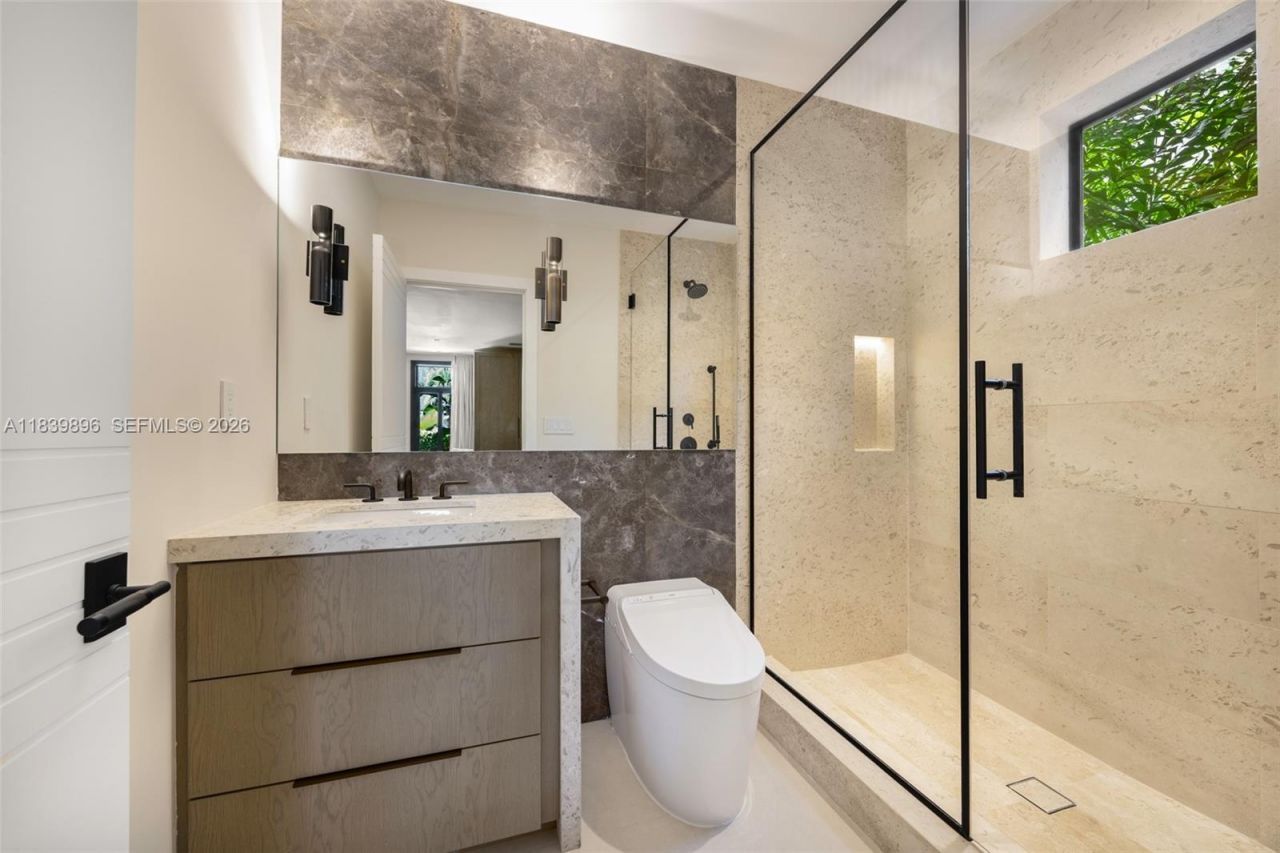 110 Holiday Dr, Hallandale Beach, FL 33009 Photo