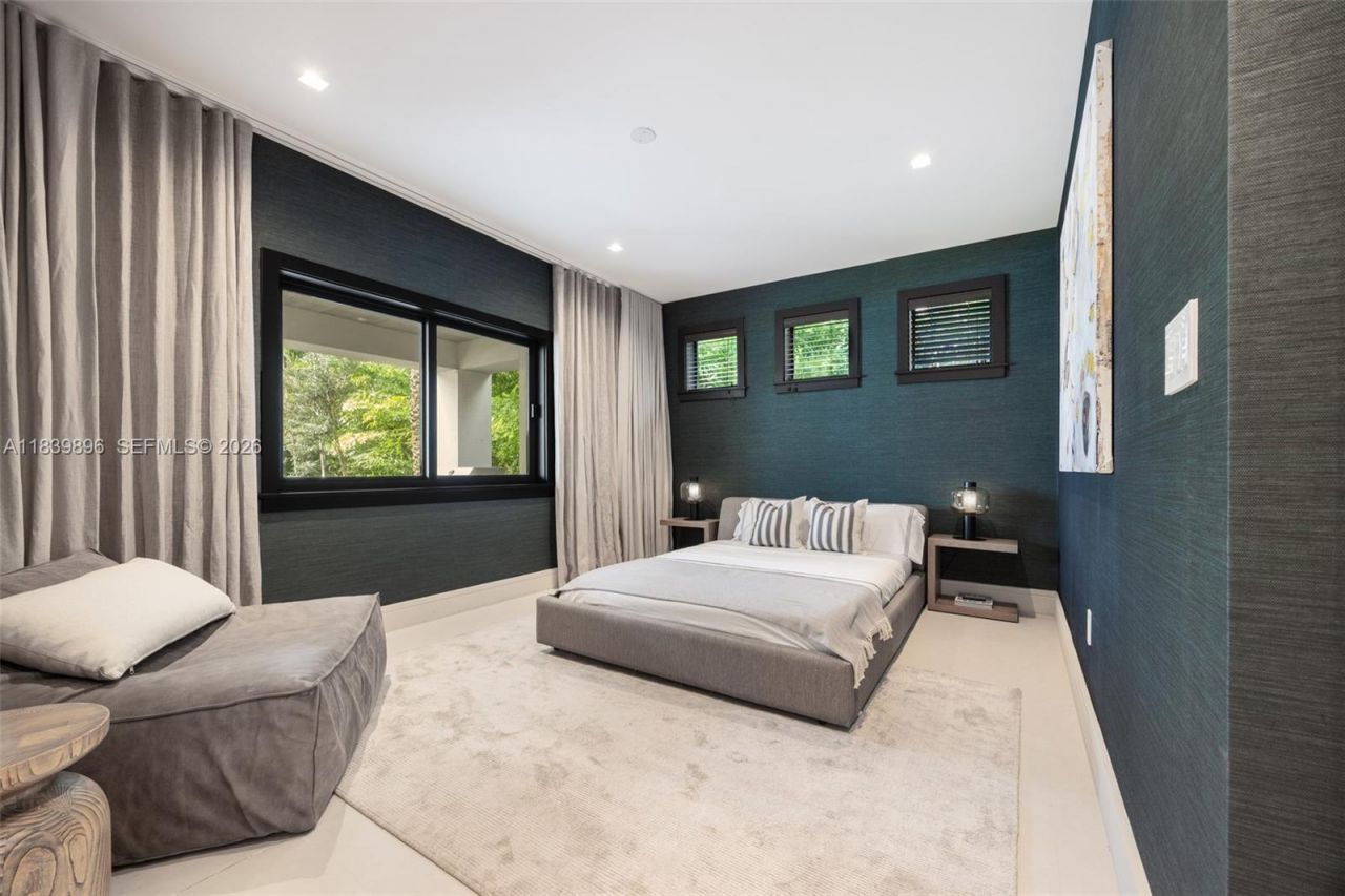 110 Holiday Dr, Hallandale Beach, FL 33009 Photo