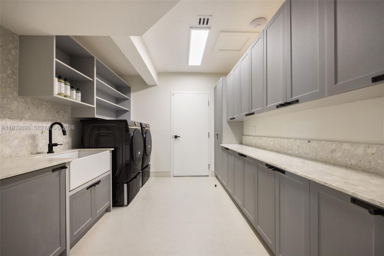 110 Holiday Dr, Hallandale Beach, FL 33009 Photo