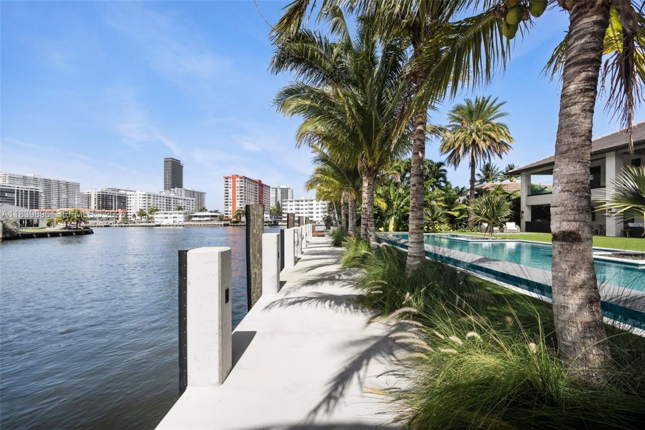 110 Holiday Dr, Hallandale Beach, FL 33009 Photo