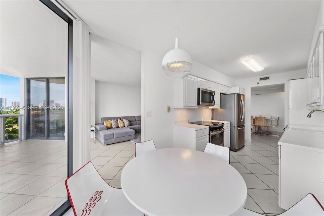 3598 Yacht Club Dr, Unit 601+DEN, Aventura, FL 33180 Photo