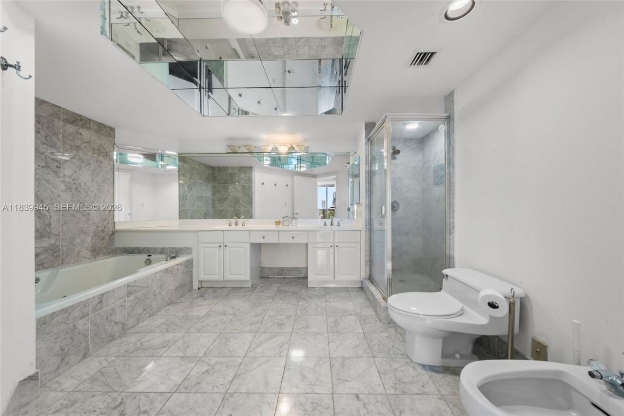 3598 Yacht Club Dr, Unit 601+DEN, Aventura, FL 33180 Photo