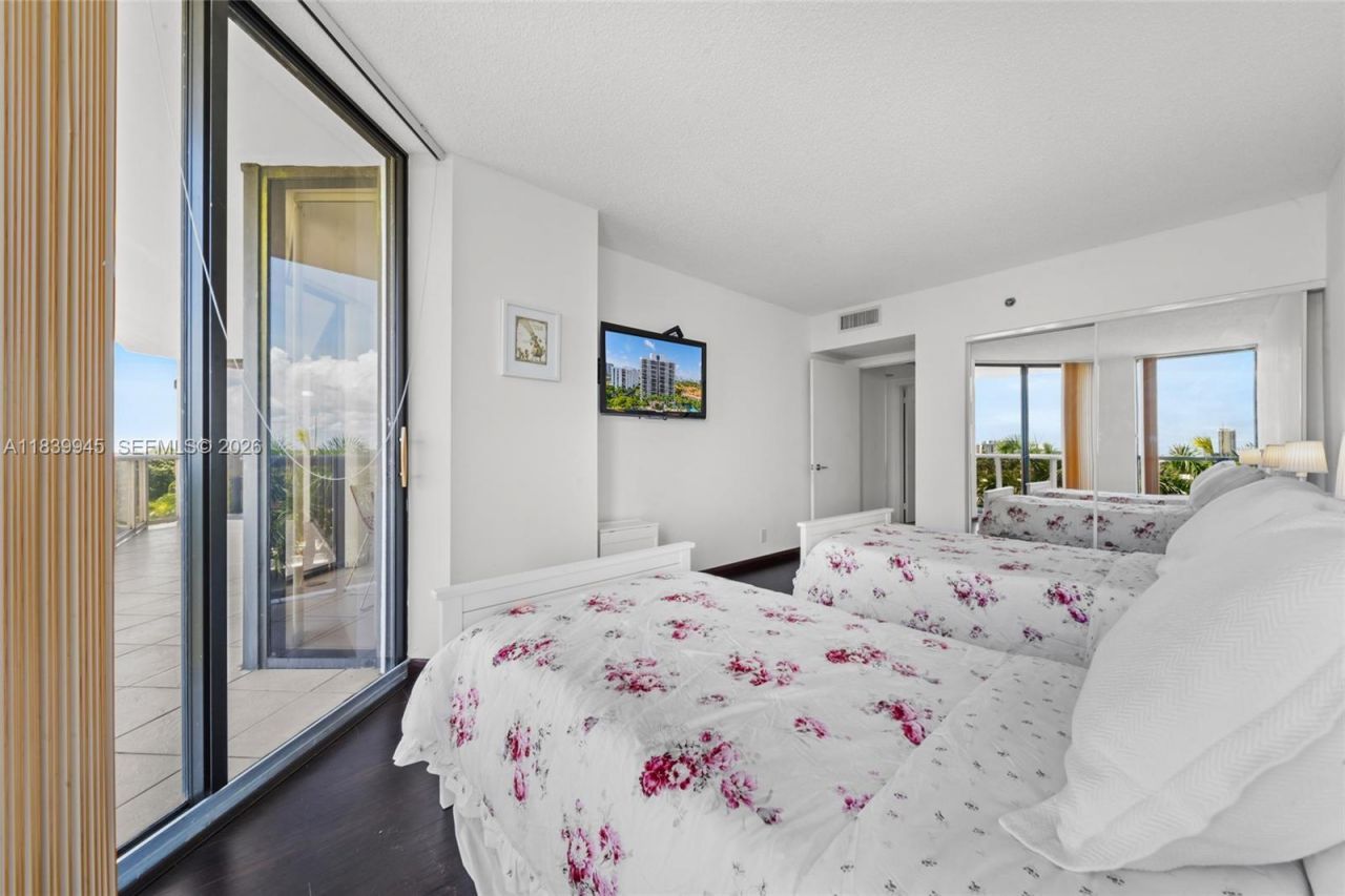 3598 Yacht Club Dr, Unit 601+DEN, Aventura, FL 33180 Photo