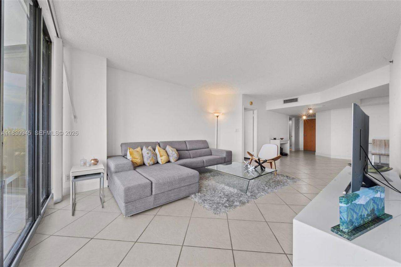 3598 Yacht Club Dr, Unit 601+DEN, Aventura, FL 33180 Photo