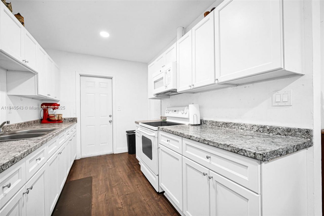 370 NE 87th St, El Portal, FL 33138 Photo