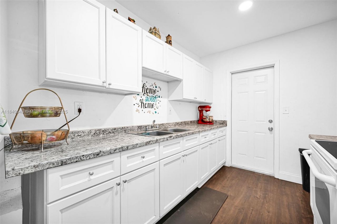 370 NE 87th St, El Portal, FL 33138 Photo