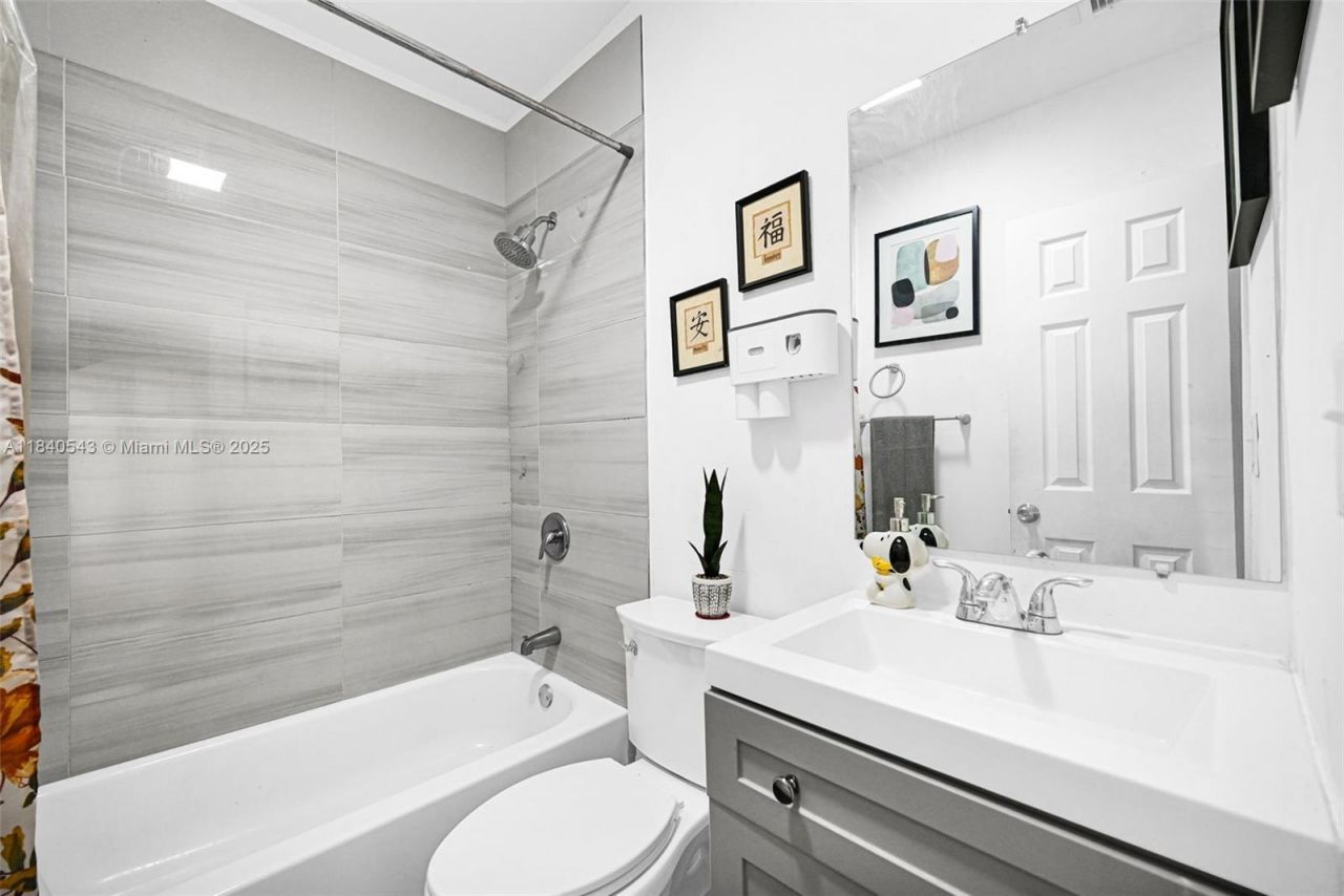 370 NE 87th St, El Portal, FL 33138 Photo