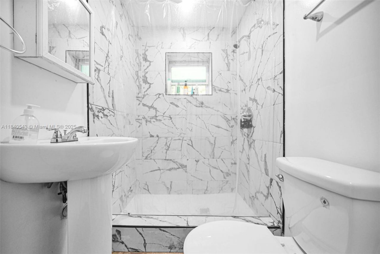 370 NE 87th St, El Portal, FL 33138 Photo