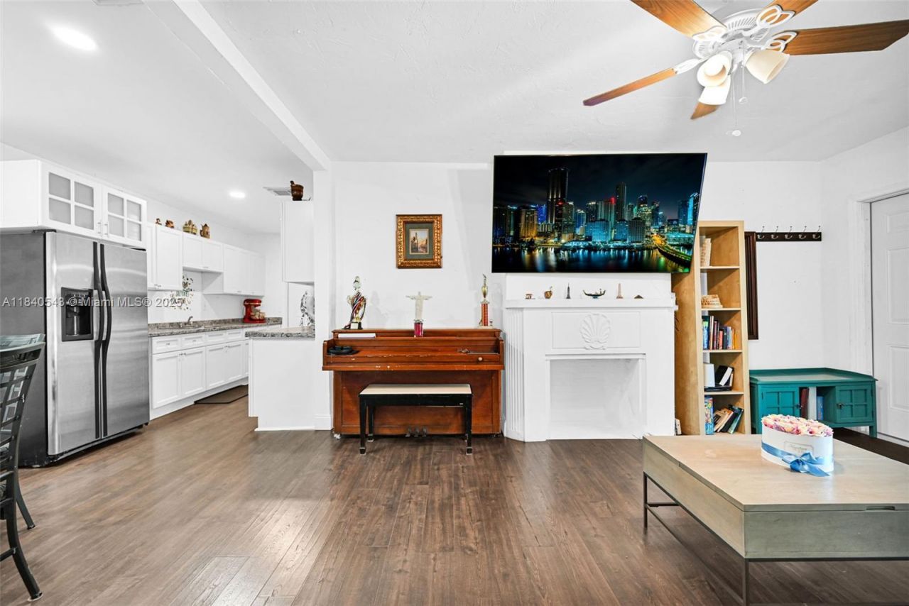 370 NE 87th St, El Portal, FL 33138 Photo