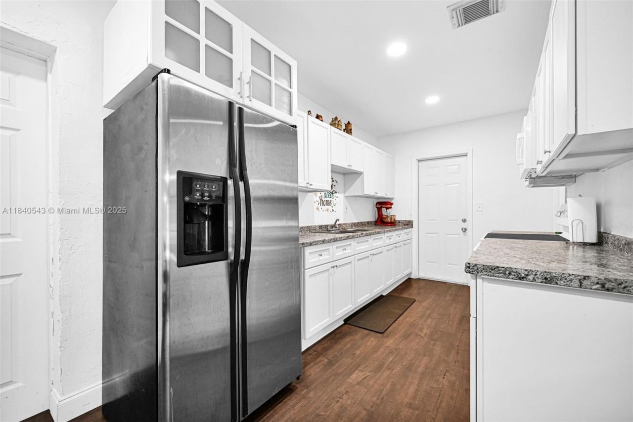 370 NE 87th St, El Portal, FL 33138 Photo