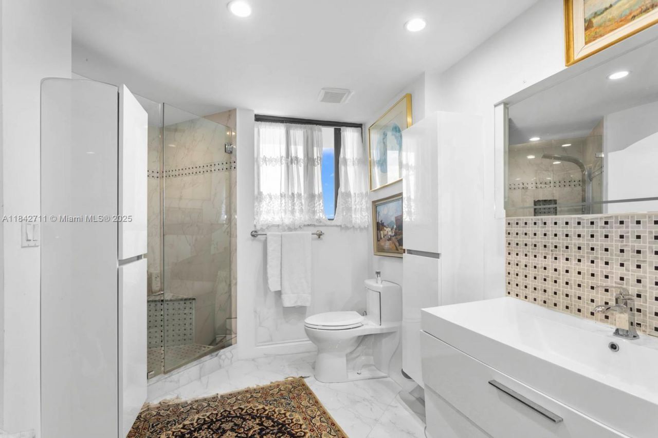 19500 Turnberry Way, Unit 9D, Aventura, FL 33180 Photo