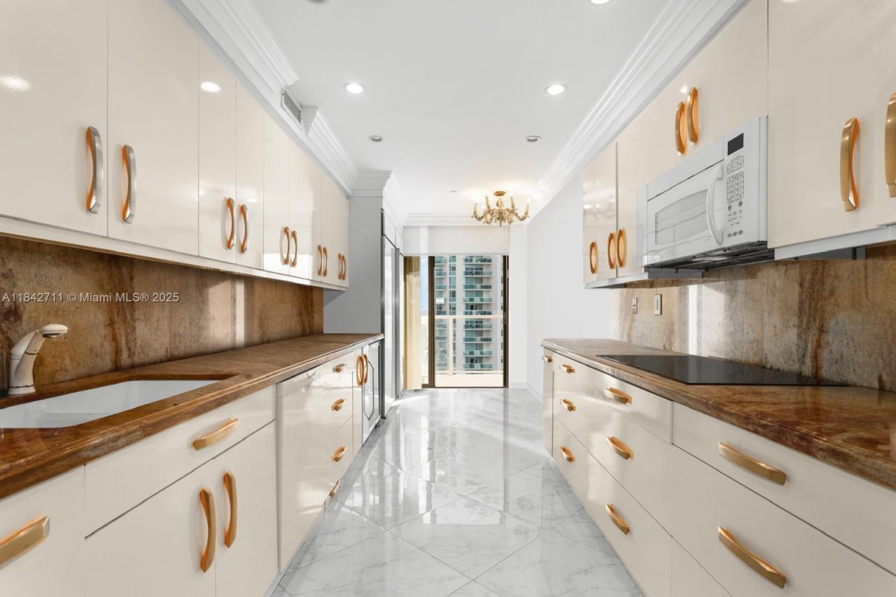 19500 Turnberry Way, Unit 9D, Aventura, FL 33180 Photo