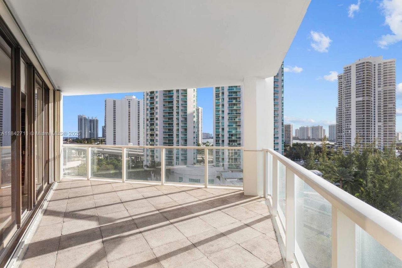 19500 Turnberry Way, Unit 9D, Aventura, FL 33180 Photo
