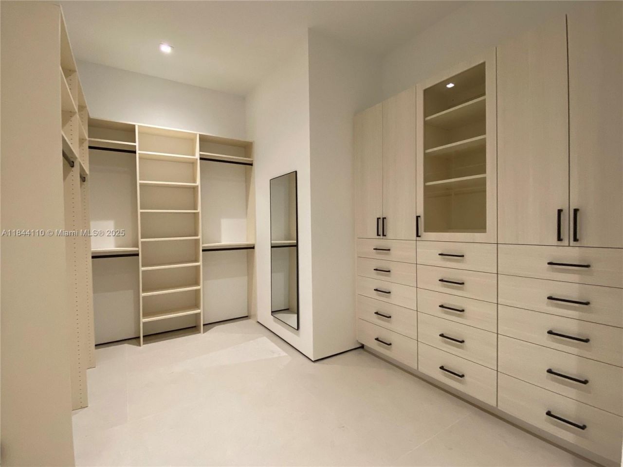 13085 Coronado Ter, North Miami, FL 33181 Photo