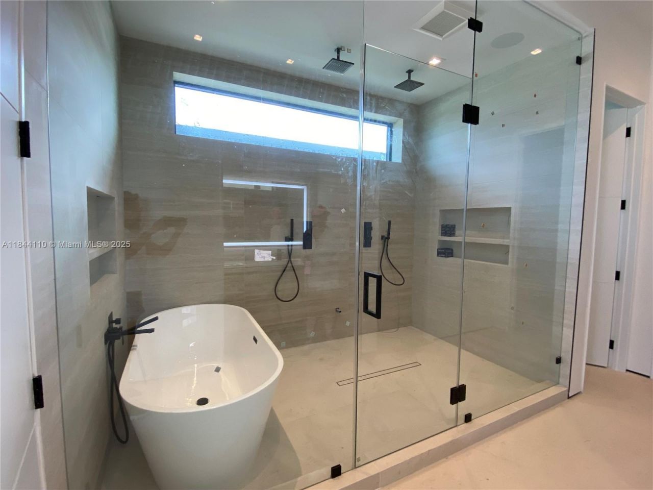 13085 Coronado Ter, North Miami, FL 33181 Photo