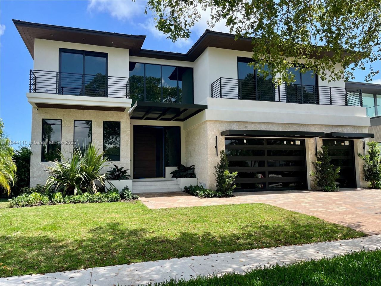 13085 Coronado Ter, North Miami, FL 33181 Photo