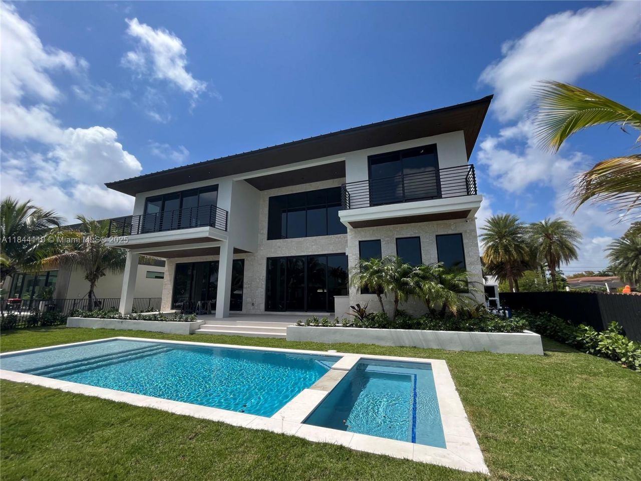 13085 Coronado Ter, North Miami, FL 33181 Photo