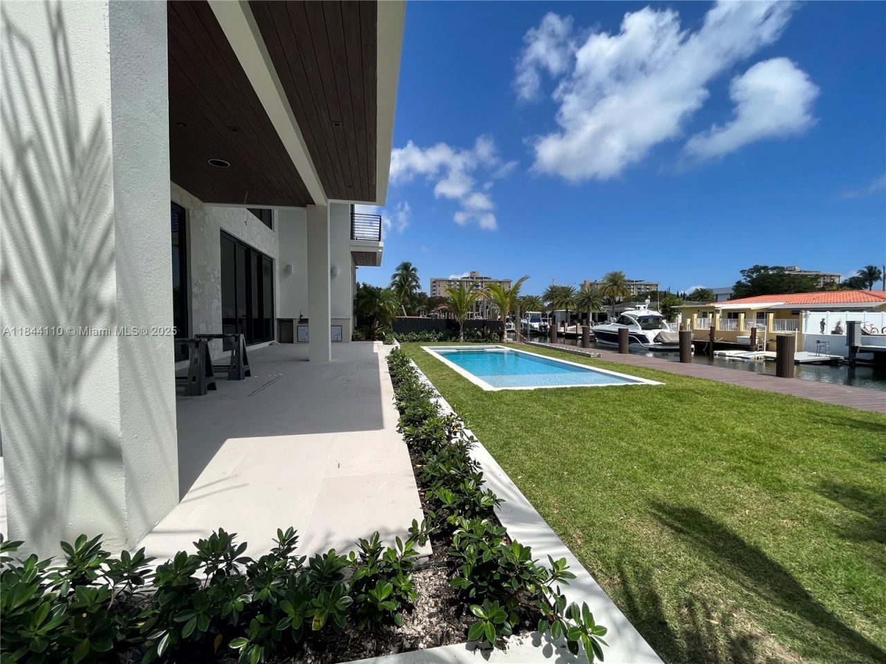 13085 Coronado Ter, North Miami, FL 33181 Photo