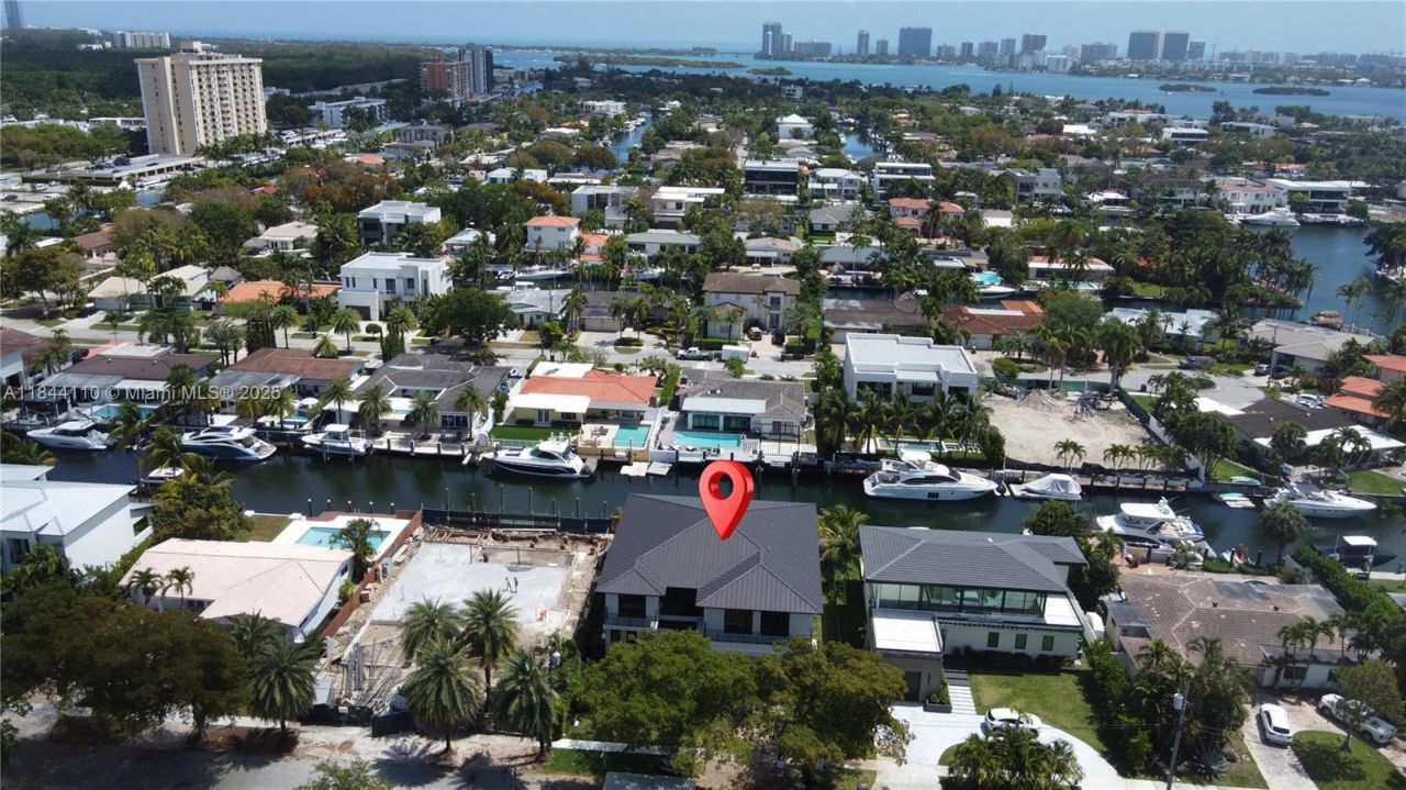 13085 Coronado Ter, North Miami, FL 33181 Photo