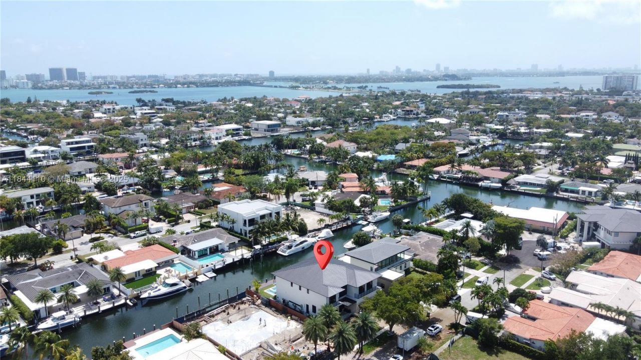 13085 Coronado Ter, North Miami, FL 33181 Photo