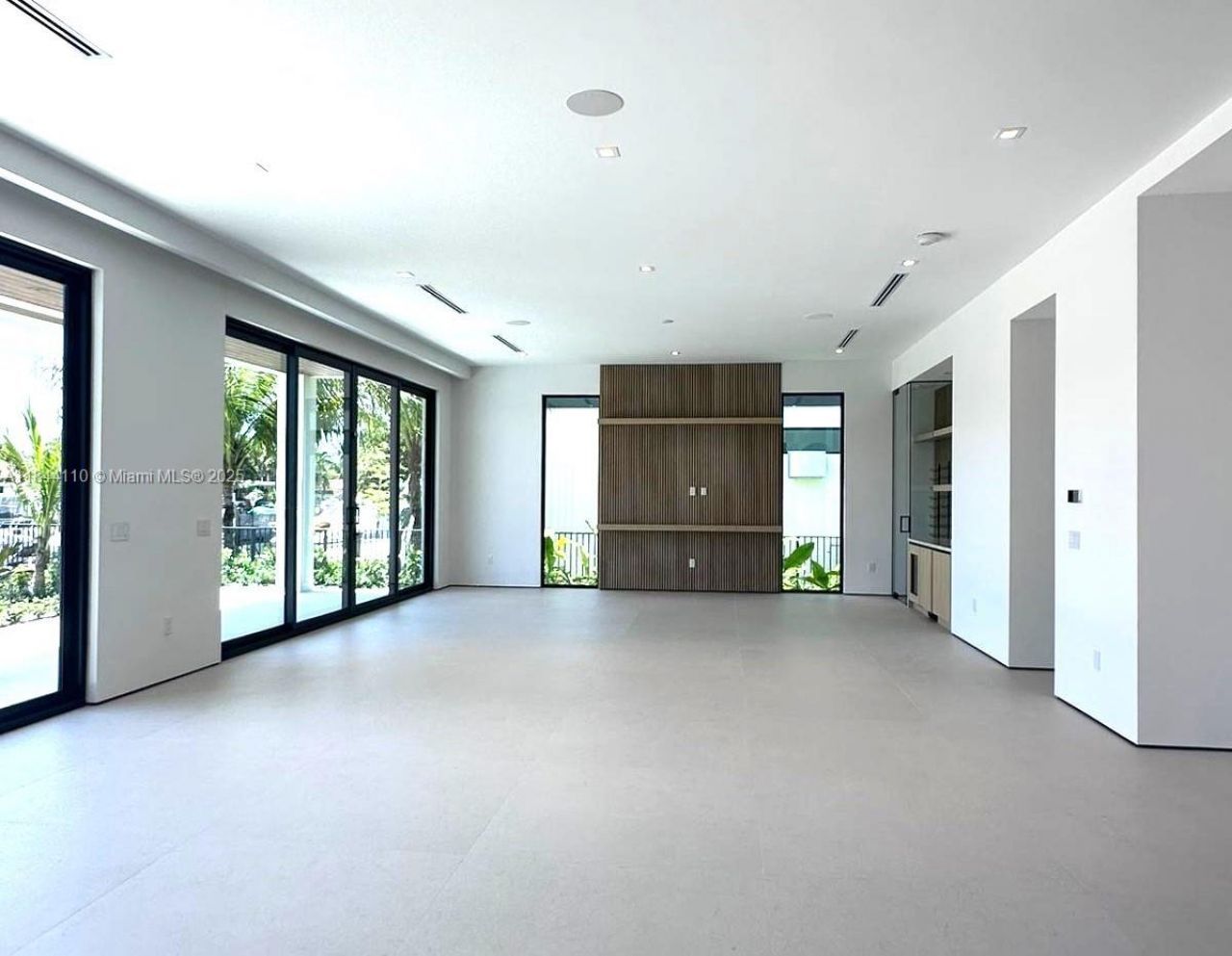 13085 Coronado Ter, North Miami, FL 33181 Photo