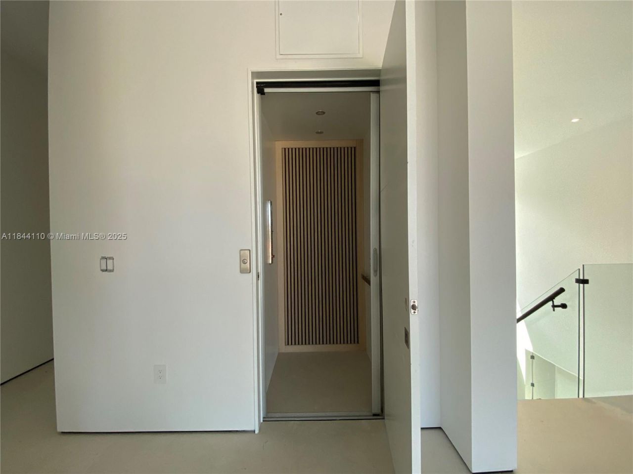 13085 Coronado Ter, North Miami, FL 33181 Photo