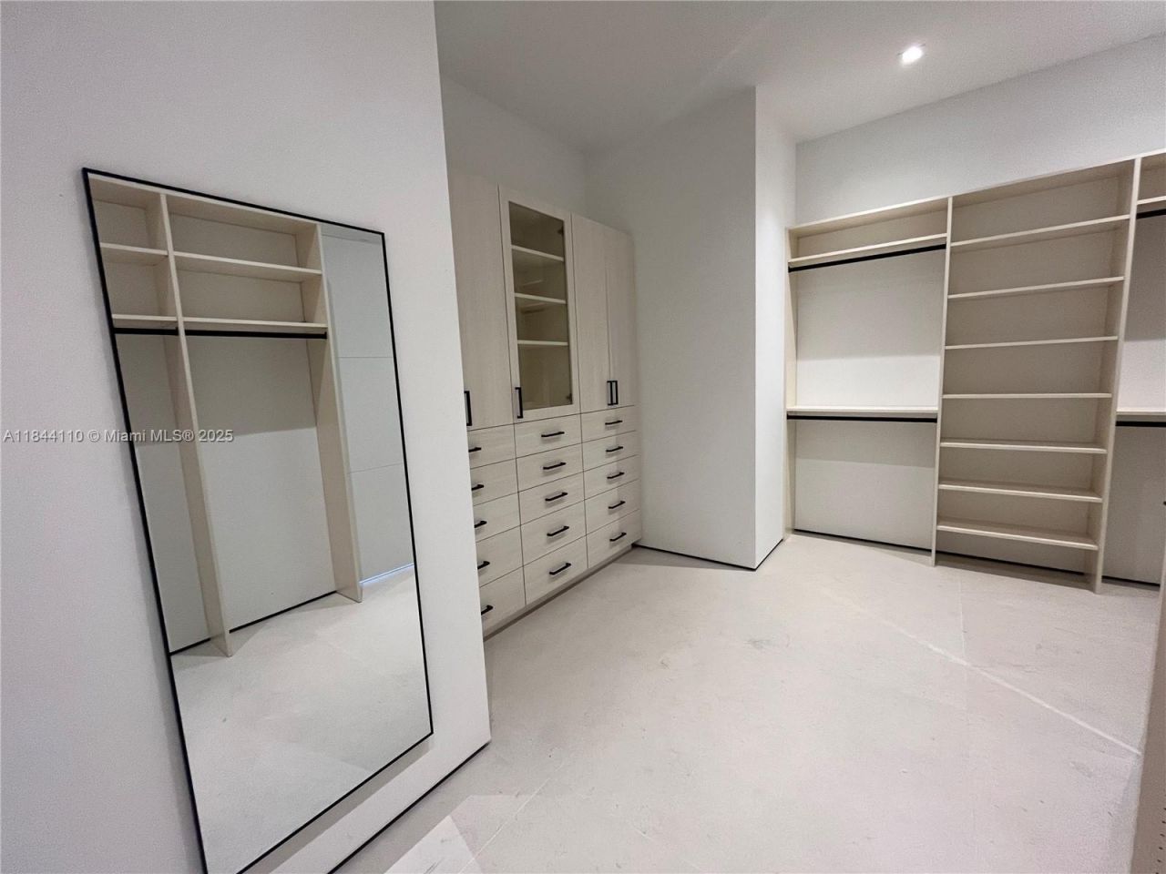 13085 Coronado Ter, North Miami, FL 33181 Photo