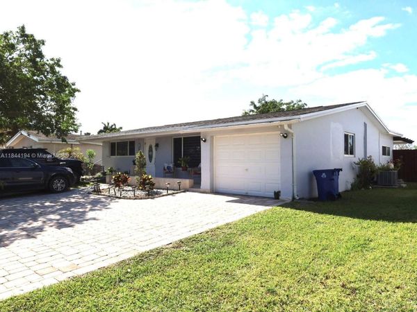 9170 NW 24th Pl, Sunrise, FL 33322