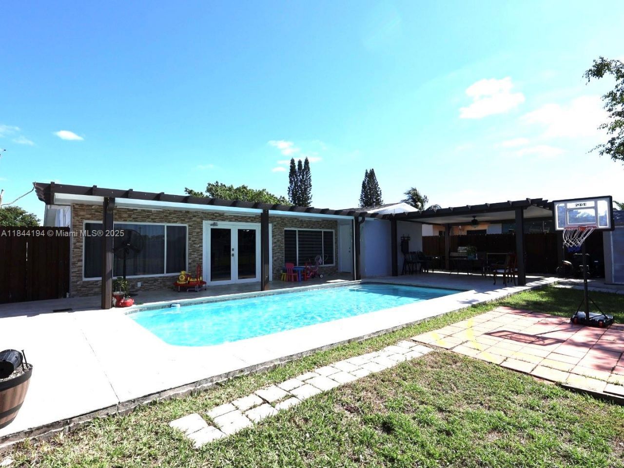 9170 NW 24th Pl, Sunrise, FL 33322 Photo