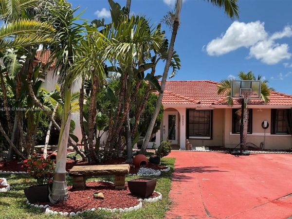 8453 NW 189 Street Rd, Hialeah, FL 33015