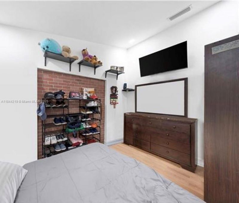 8453 NW 189 Street Rd, Hialeah, FL 33015 Photo