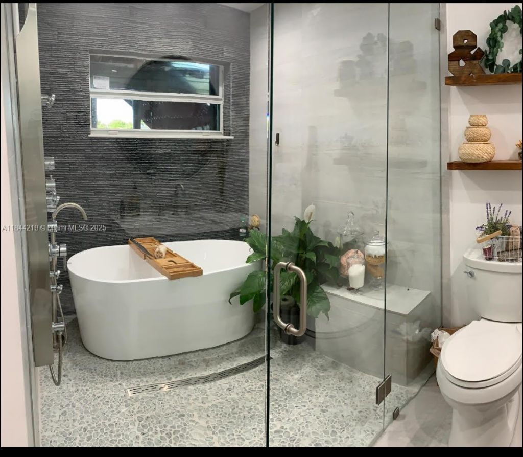 8453 NW 189 Street Rd, Hialeah, FL 33015 Photo