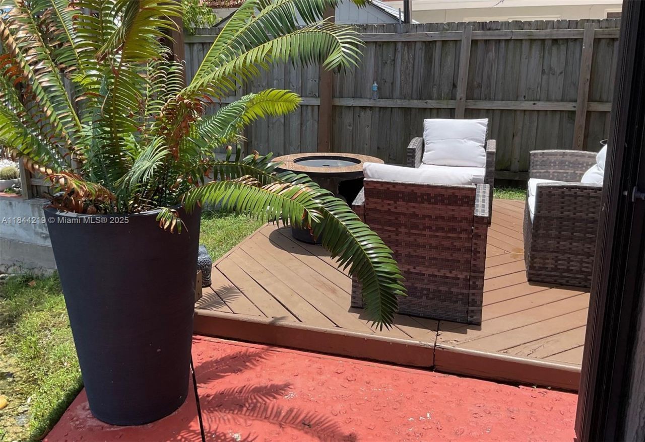 8453 NW 189 Street Rd, Hialeah, FL 33015 Photo