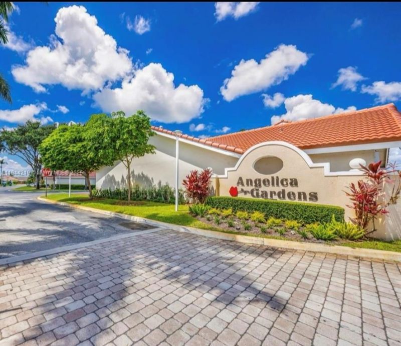 8453 NW 189 Street Rd, Hialeah, FL 33015 Photo