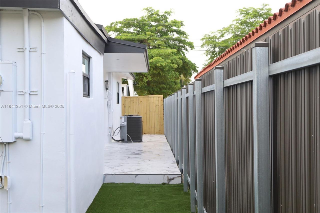 3955 SW 69th Ave, Miami, FL 33155 Photo