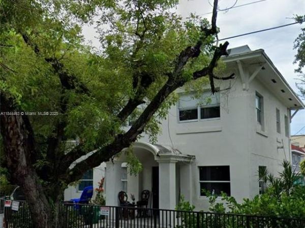 876 SW 2nd St, Miami, FL 33130