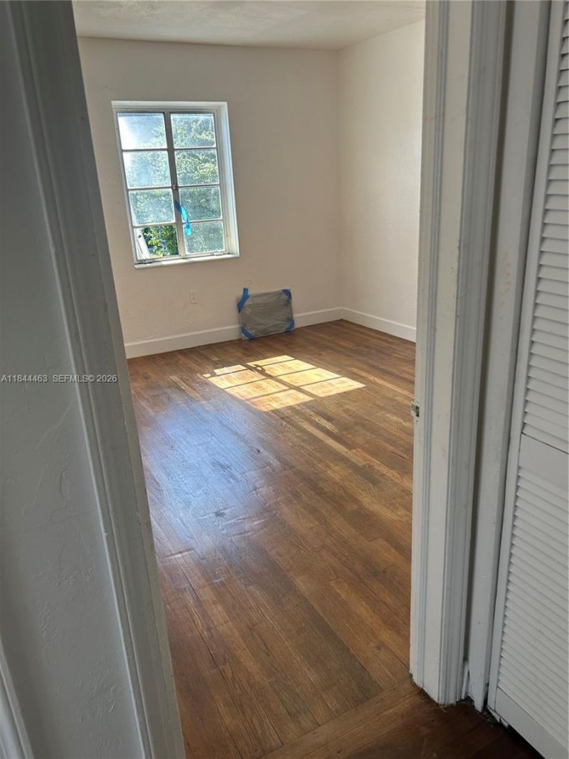 876 SW 2nd St, Miami, FL 33130 Photo