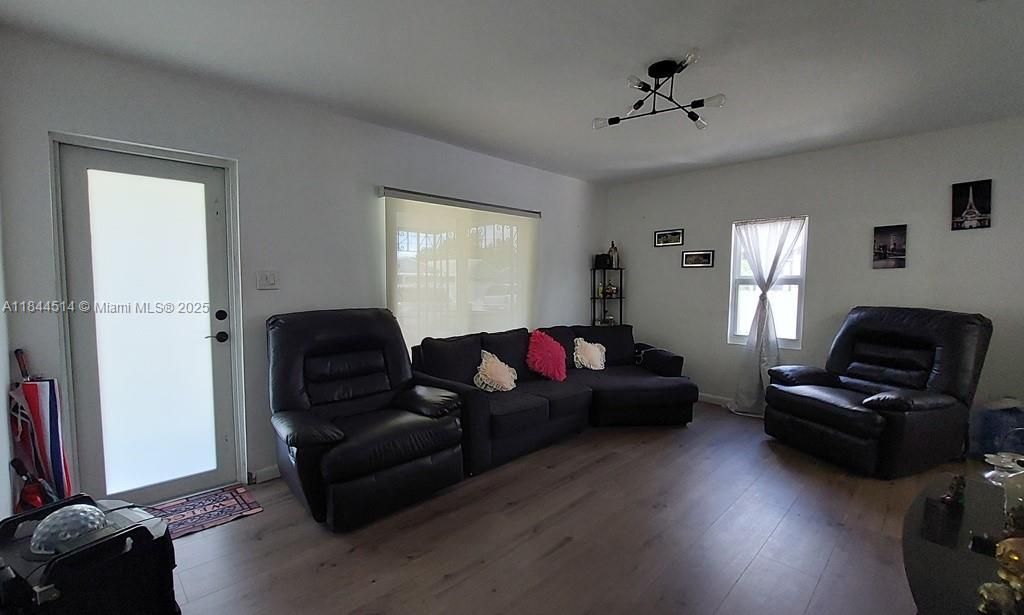 2915 NW 60th St, Miami, FL 33142 Photo