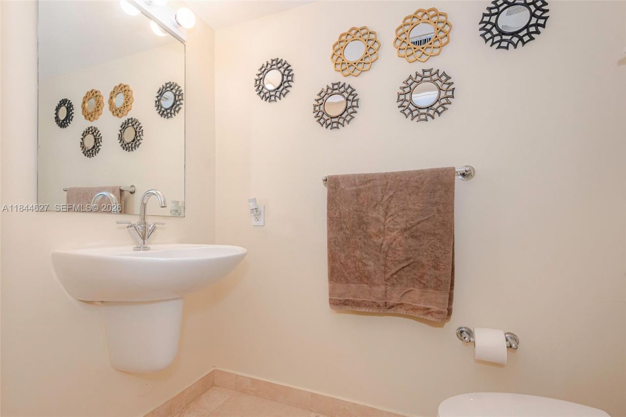 41 SE 5th St, Unit 1503, Miami, FL 33131 Photo