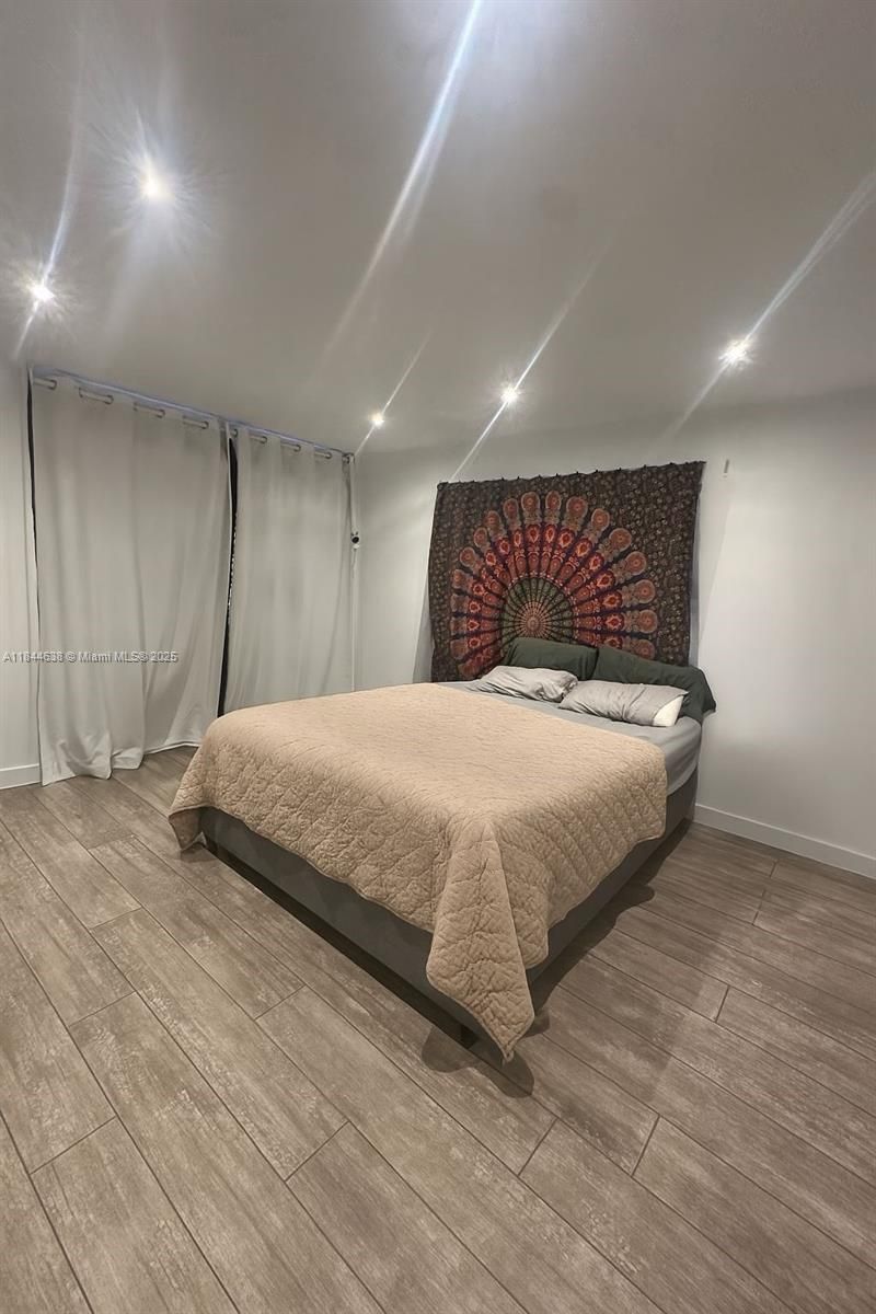 221 Meridian Ave, Unit 309, Miami Beach, FL 33139 Photo