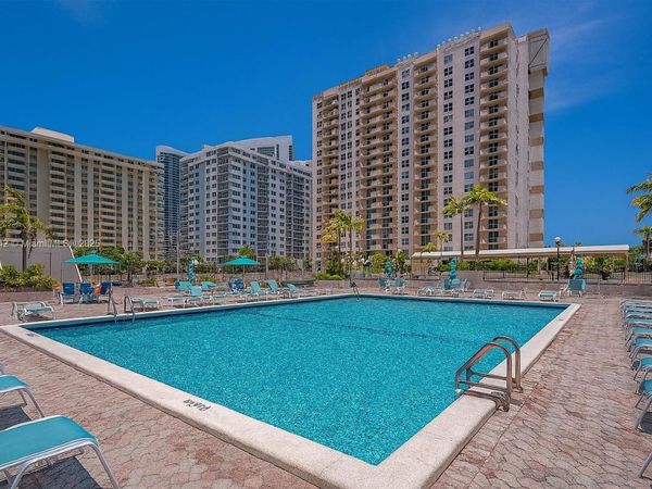 1865 S Ocean Dr, Unit 4H, Hallandale Beach, FL 33009