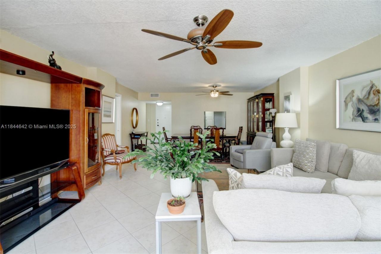 1865 S Ocean Dr, Unit 4H, Hallandale Beach, FL 33009 Photo