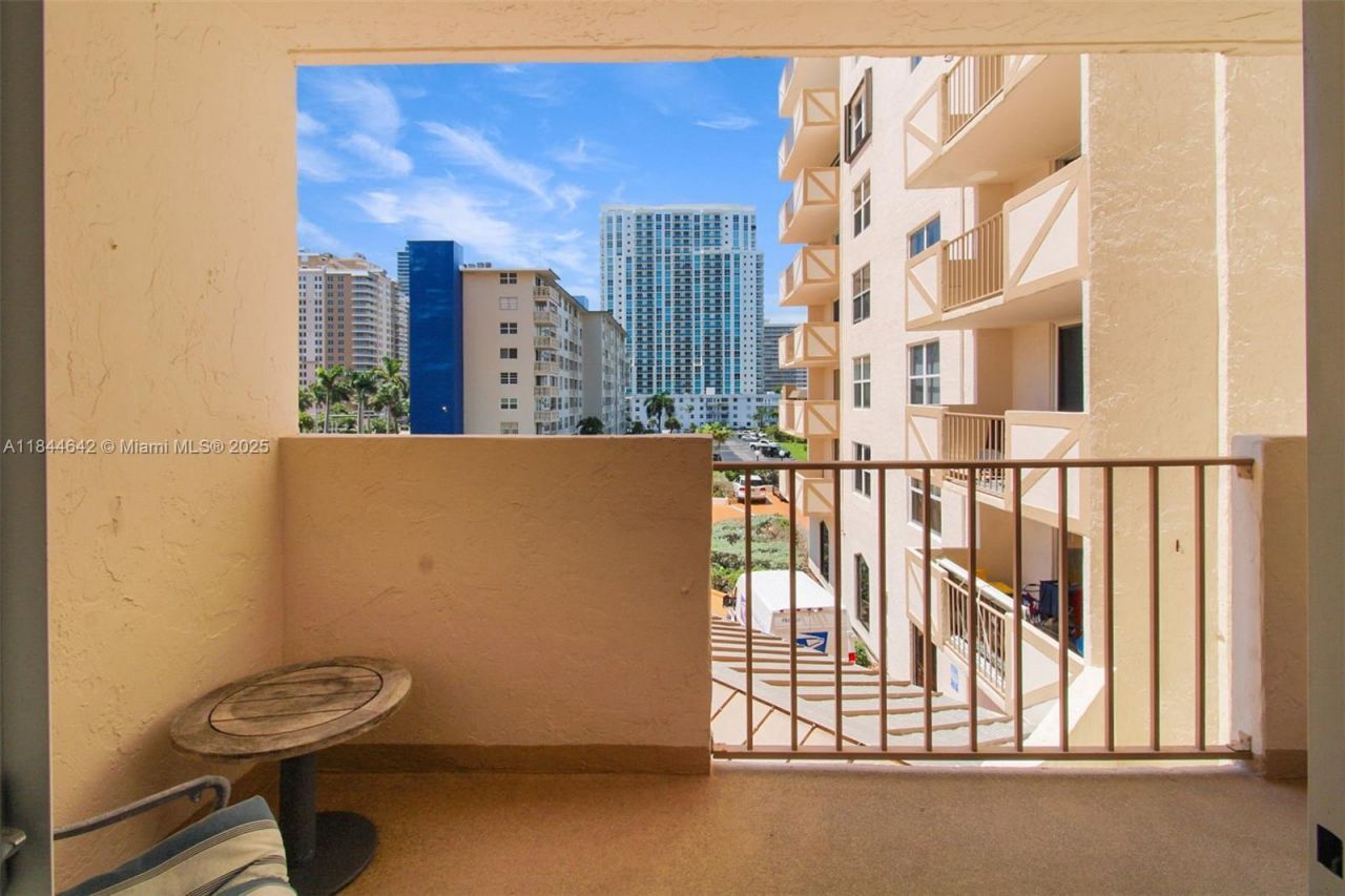 1865 S Ocean Dr, Unit 4H, Hallandale Beach, FL 33009 Photo