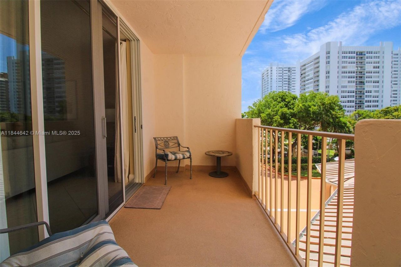 1865 S Ocean Dr, Unit 4H, Hallandale Beach, FL 33009 Photo