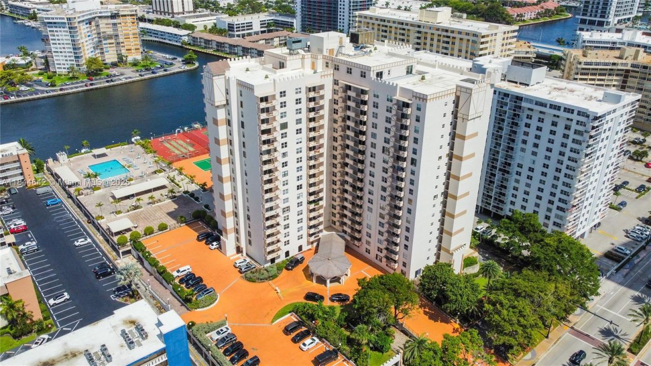 1865 S Ocean Dr, Unit 4H, Hallandale Beach, FL 33009 Photo