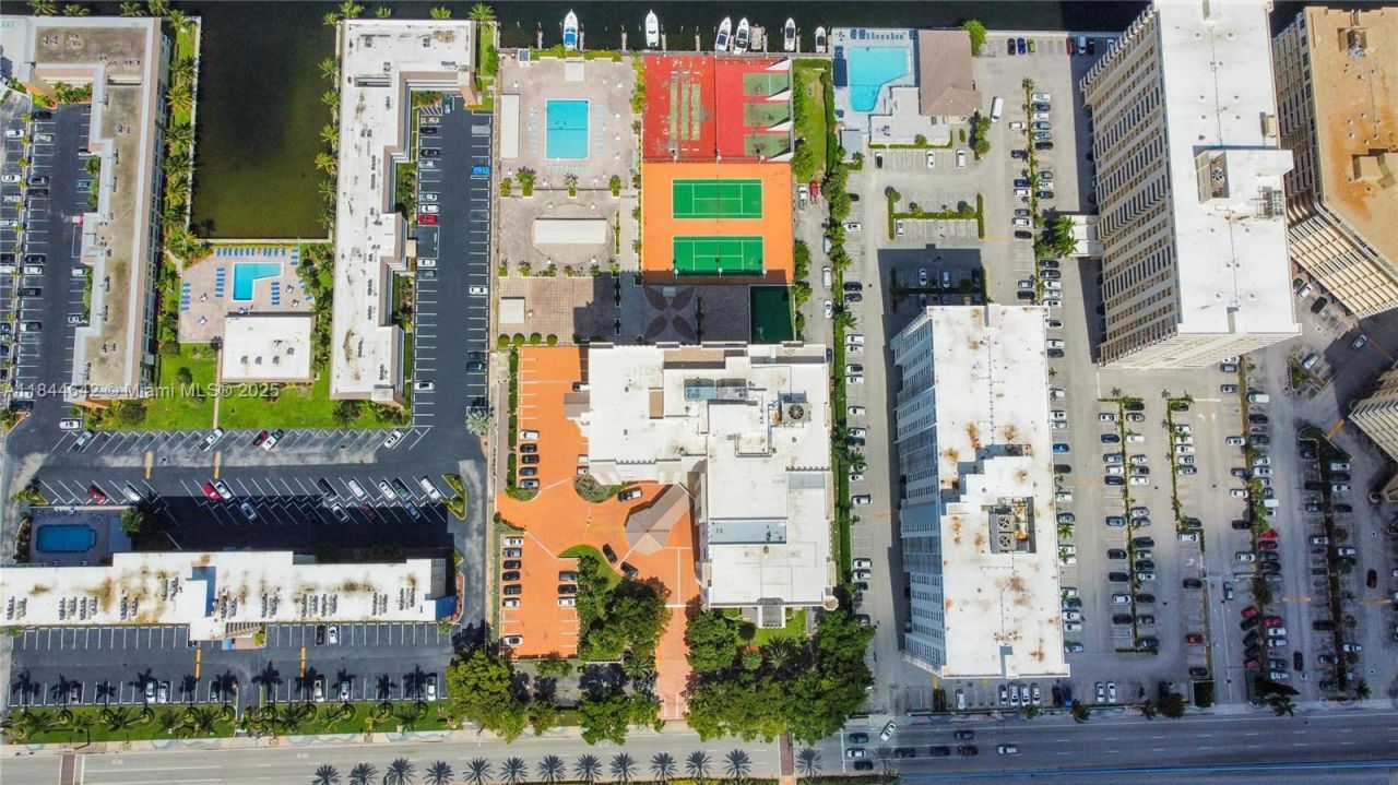 1865 S Ocean Dr, Unit 4H, Hallandale Beach, FL 33009 Photo